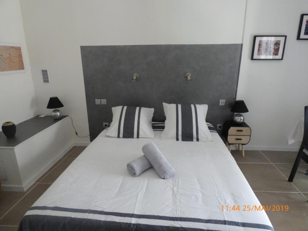 Mas Maurane-Chambre D'Hote Avec Spa Prive Aux Portes D'Arles Tarascon Exterior photo